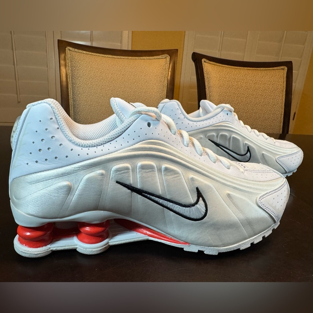 New Nike Shox R4 White Red Sneaker Shoes Size US 6Y - Picture 3 of 14